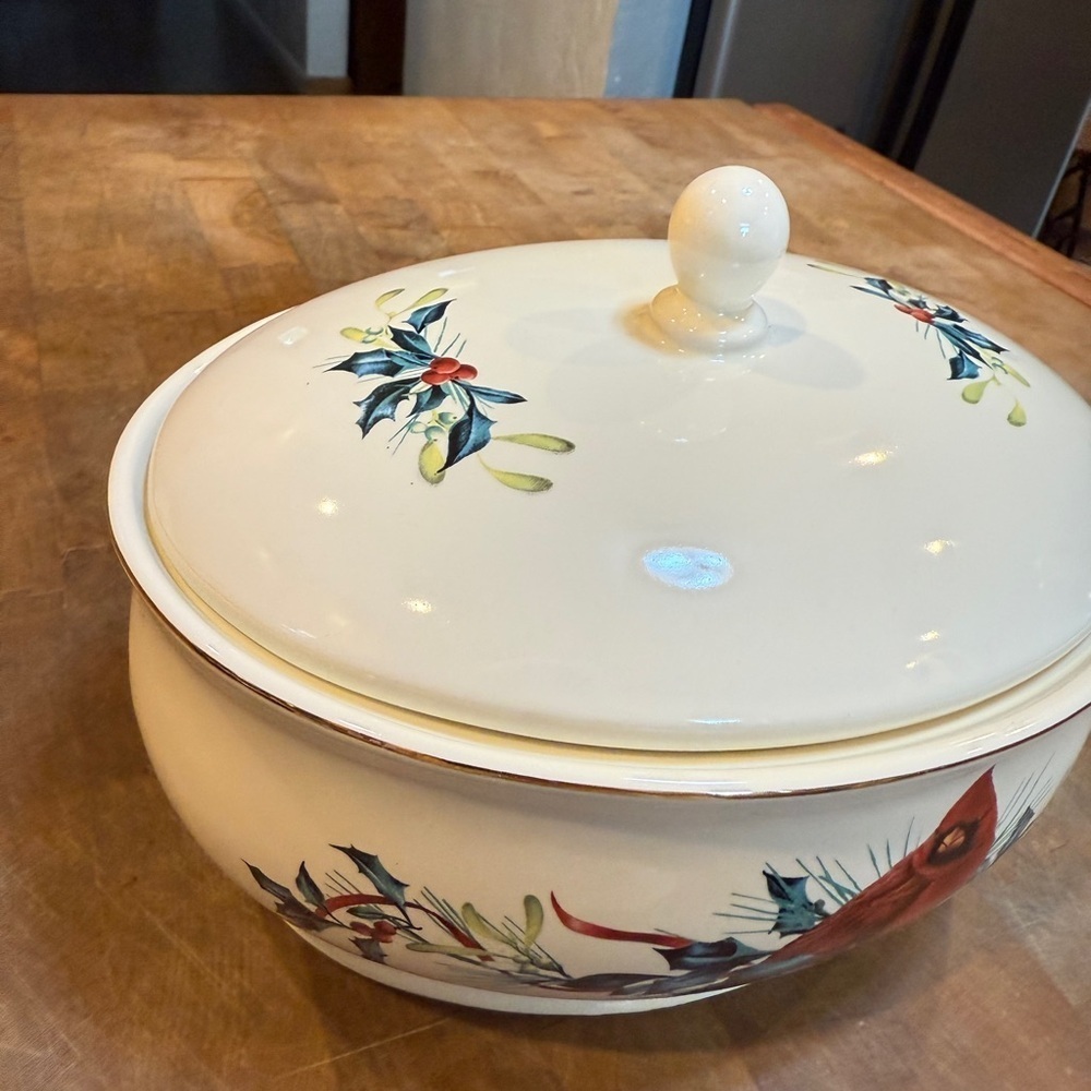 Lenox Winter Greetings Cream and Red Cardinal Covered Dish Christmas Dish - Picture 4 of 16
